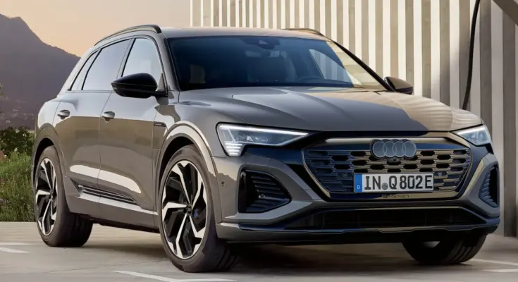 アウディ Q8 Sportback e-tron