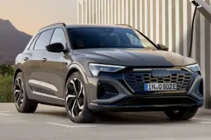 アウディ Q8 Sportback e-tron