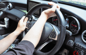 ハンドルの復元力