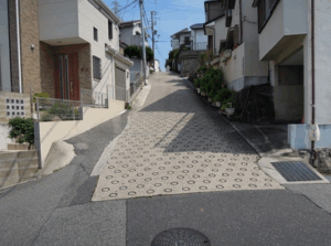 こう配の急な下り坂